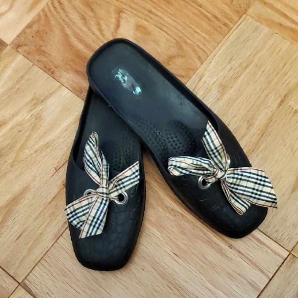 Oka b Slip Ons
